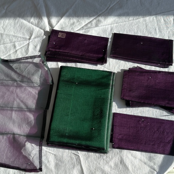 PB 100% Silk Tablecloth 70"x108" & 14 Napkins - Picture 4 of 14